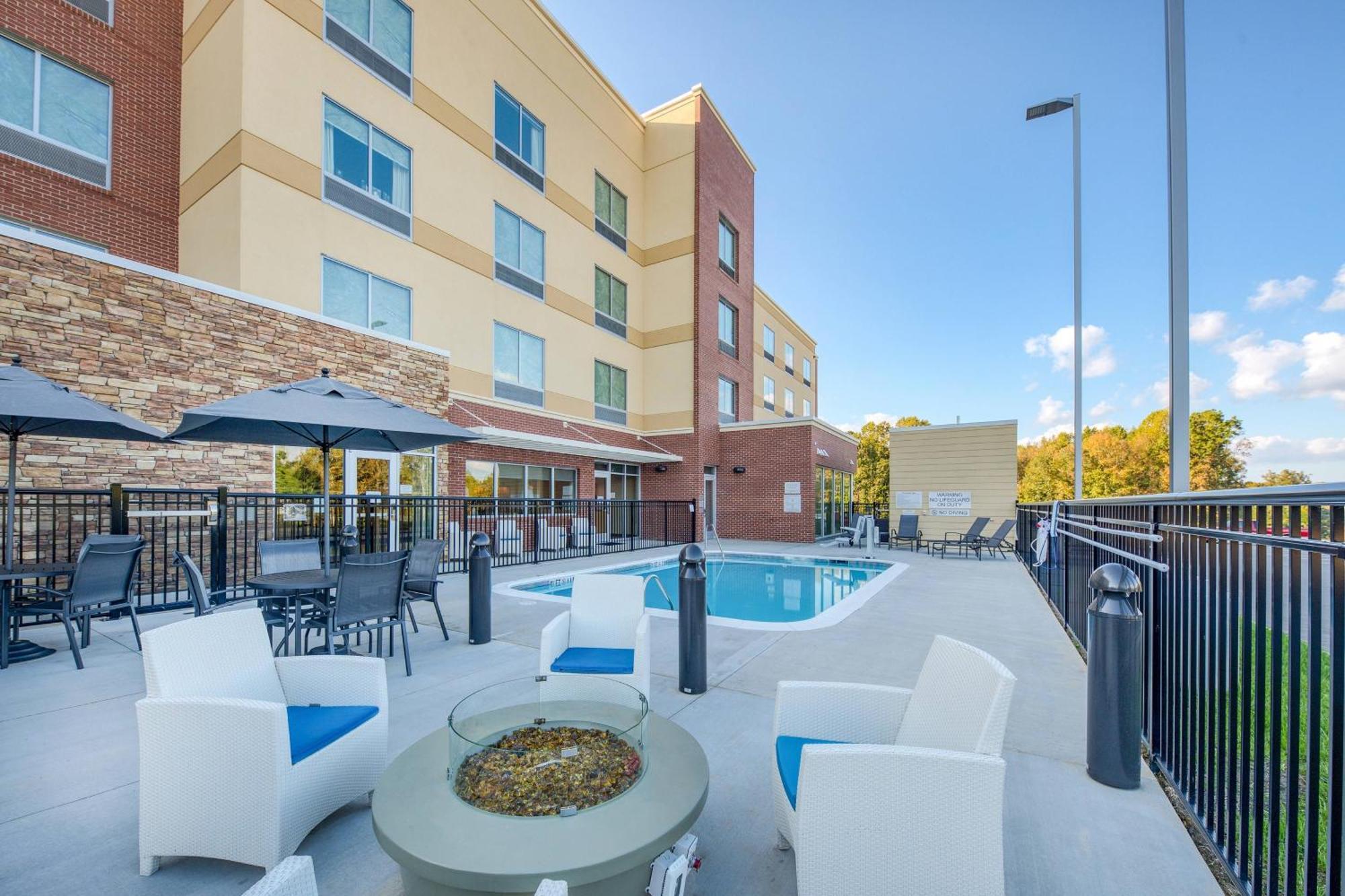 Fairfield Inn & Suites By Marriott Charlotte Belmont Exterior foto